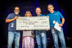 Brad Paisley with special guest Tyler Farr at Mohegan Sun Arena